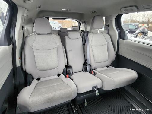 2024 Toyota Sienna LE