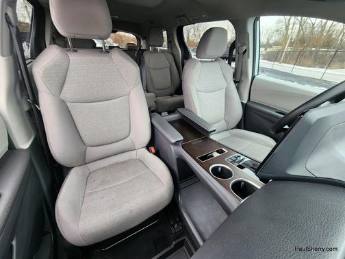 2024 Toyota Sienna LE