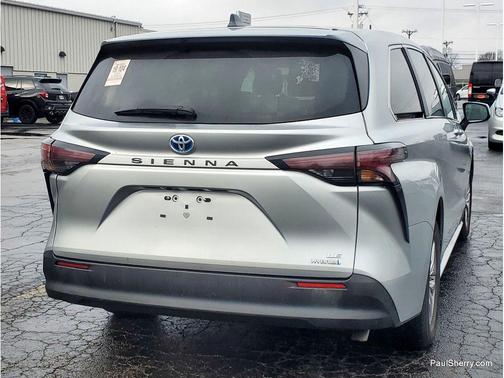 2024 Toyota Sienna LE