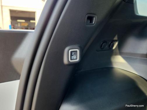 Bright White Clearcoat 2026 Jeep Cherokee Overland