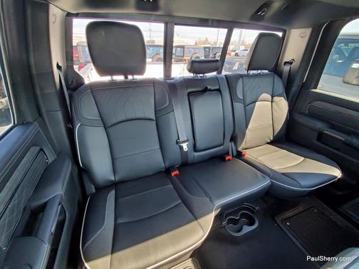 Bright White Clearcoat 2026 RAM 2500 Limited Crew Cab 4x4 6'4' Box