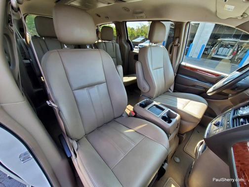 2016 Chrysler Town & Country Touring