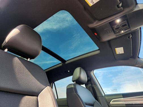 2023 Volkswagen Atlas Cross Sport 3.6L V6 SEL R-Line