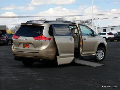 2014 Toyota Sienna XLE