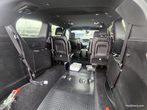 Diamond Black Crystal Pearlcoat 2026 Chrysler Pacifica L