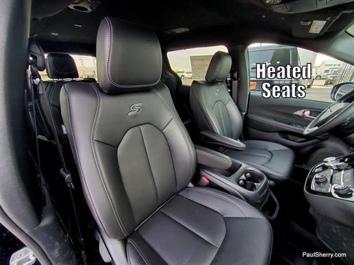 Diamond Black Crystal Pearlcoat 2026 Chrysler Pacifica L