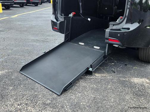 Diamond Black Crystal Pearlcoat 2026 Chrysler Pacifica L
