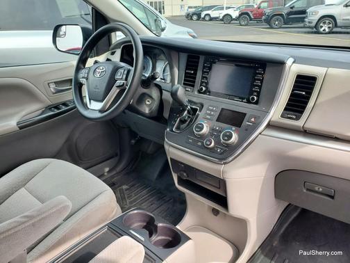 2018 Toyota Sienna LE