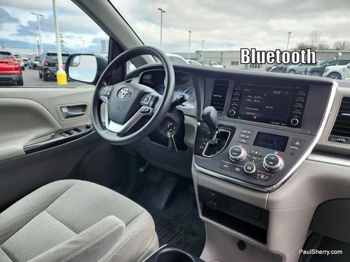 2018 Toyota Sienna LE