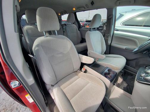 2018 Toyota Sienna LE