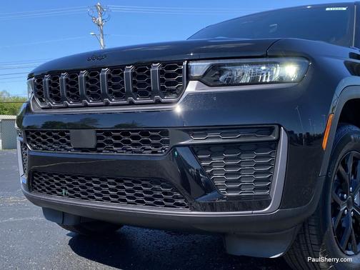 Diamond Black Crystal Pearlcoat 2026 Jeep Grand Cherokee L Altitude