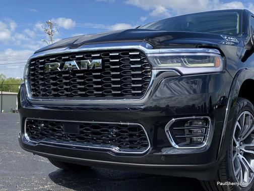Diamond Black Crystal Pearlcoat 2025 RAM 1500 ST