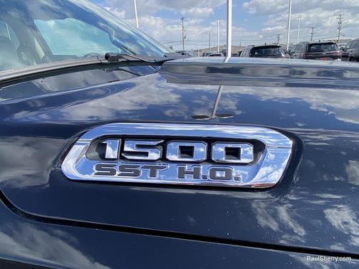 Diamond Black Crystal Pearlcoat 2025 RAM 1500 ST