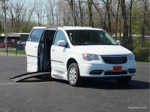 2014 Chrysler Town & Country Touring