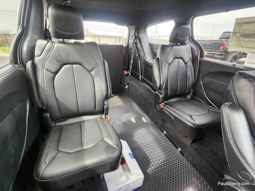 2026 Chrysler Voyager LX