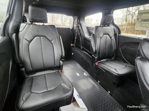 2026 Chrysler Voyager LX