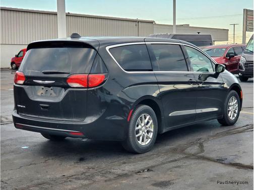 2026 Chrysler Voyager LX