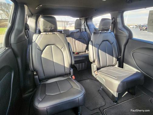 2026 Chrysler Voyager LX