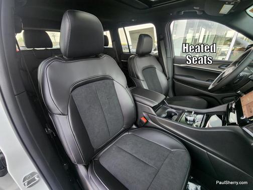 Bright White Clearcoat 2026 Jeep Grand Cherokee Altitude
