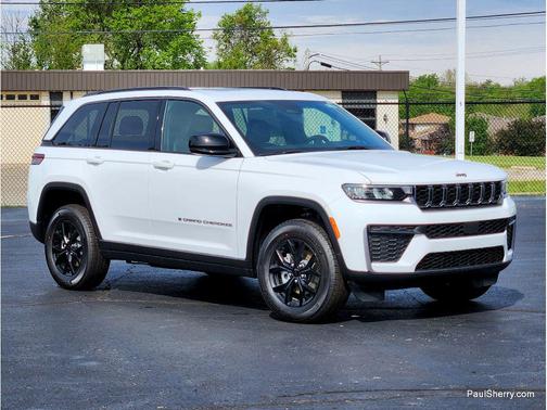 Bright White Clearcoat 2026 Jeep Grand Cherokee Altitude