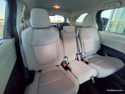 2023 Toyota Sienna LE