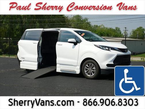 2022 Toyota Sienna LE