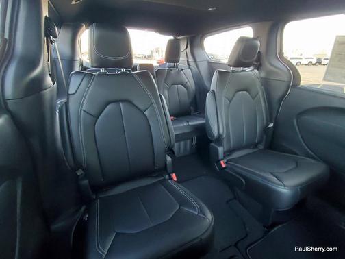 Silver Mist Clearcoat 2026 Chrysler Pacifica L