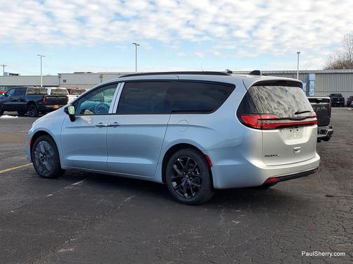 2026 Chrysler Pacifica L