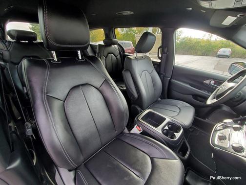 2026 Chrysler Voyager LX