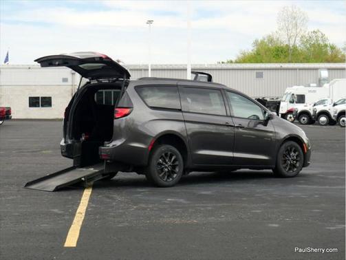 2021 Chrysler Pacifica Touring
