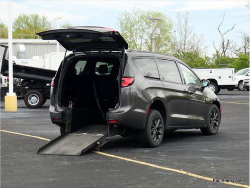 2021 Chrysler Pacifica Touring