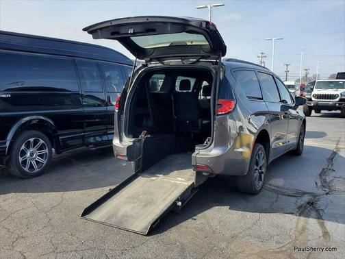2021 Chrysler Pacifica Touring