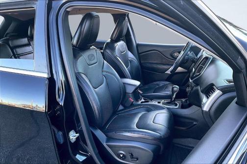 2017 Jeep Cherokee Overland