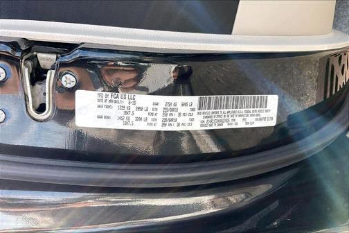 Brilliant Black Crystal Pearlcoat 2017 Chrysler Pacifica Touring-L Plus