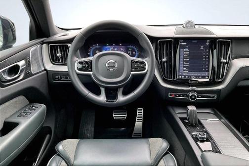 2022 Volvo XC60 Recharge Plug-In Hybrid T8 R-Design Extended Range