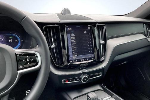 2022 Volvo XC60 Recharge Plug-In Hybrid T8 R-Design Extended Range