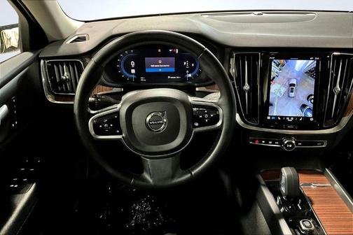 2024 Volvo V60 Cross Country B5 Plus