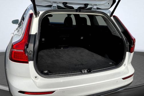 2024 Volvo V60 Cross Country B5 Plus