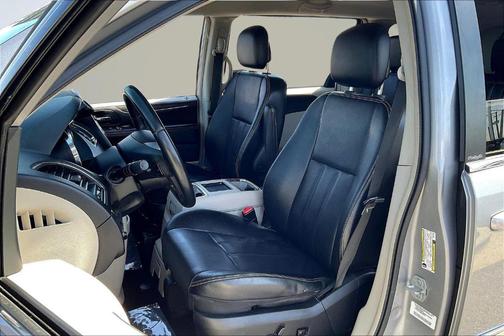 2013 Chrysler Town & Country Touring