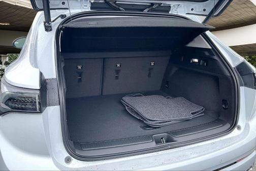 White Tri-Coat 2026 Buick Envision Avenir