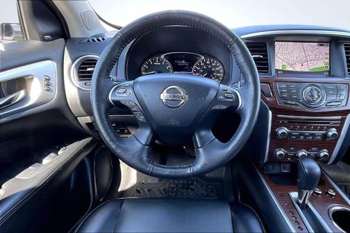 White 2020 Nissan Pathfinder Platinum