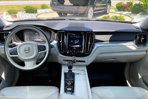 Onyx Black Metallic 2019 Volvo XC60 T6 Momentum