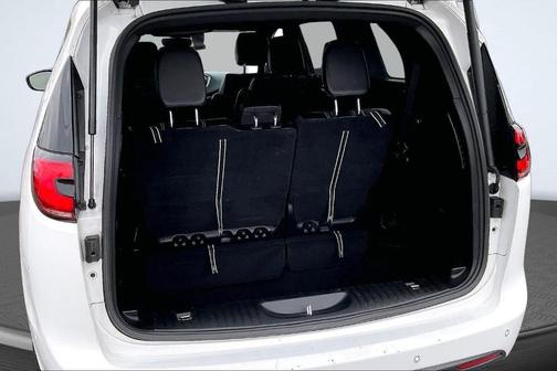 White 2024 Chrysler Pacifica Hybrid Select
