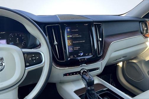 2021 Volvo XC60 T5 Momentum