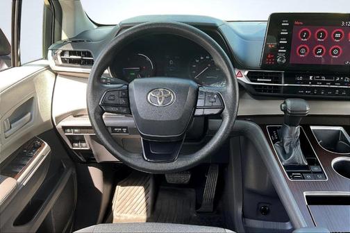 2022 Toyota Sienna LE