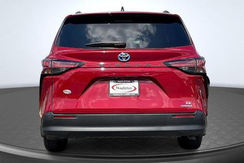 2022 Toyota Sienna LE