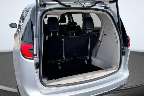 Silver Mist Clearcoat 2023 Chrysler Pacifica Touring-L