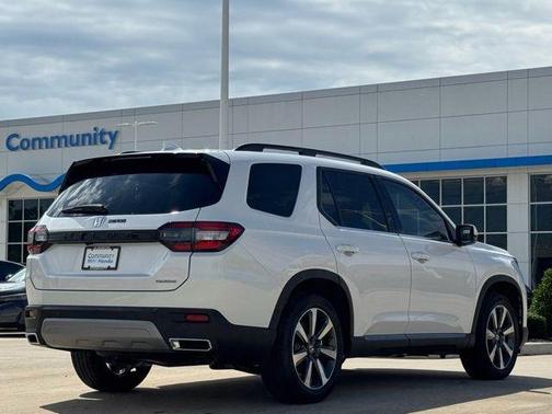 2025 Honda Pilot Touring 8-Passenger