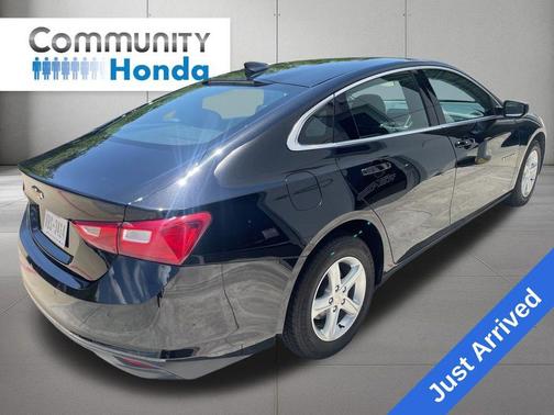 Mosaic Black Metallic 2024 Chevrolet Malibu 1LS