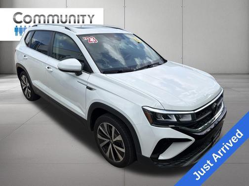 Pure White 2023 Volkswagen Taos 1.5T SE